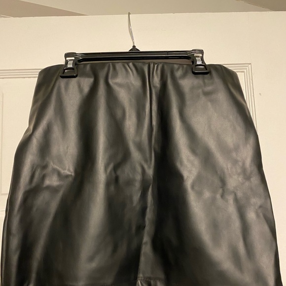 SOLD Leather skirt - Picture 2 of 3